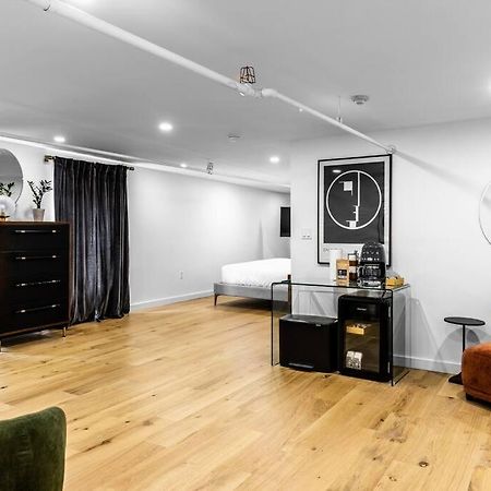 King Bed, The Phenix Historic Hotel, Spacious, Room # 406 Bangor Buitenkant foto